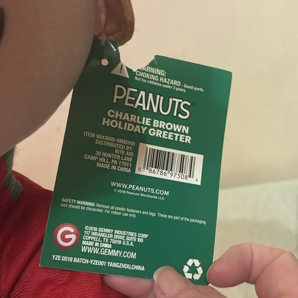 Charlie Brown and tree decoration - Picture 4 of 6